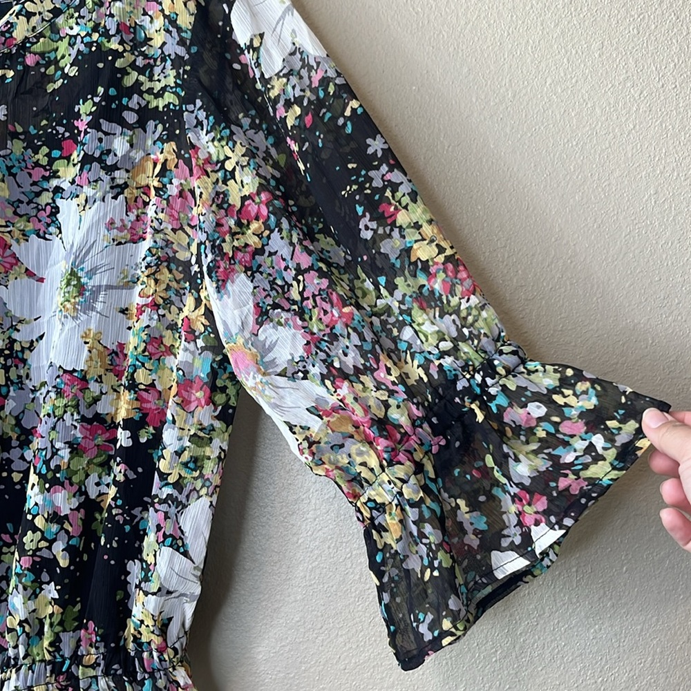 RQT Black and White Floral Ruffled Bell Sleeve‎ Blouse Size XL - Picture 4 of 7